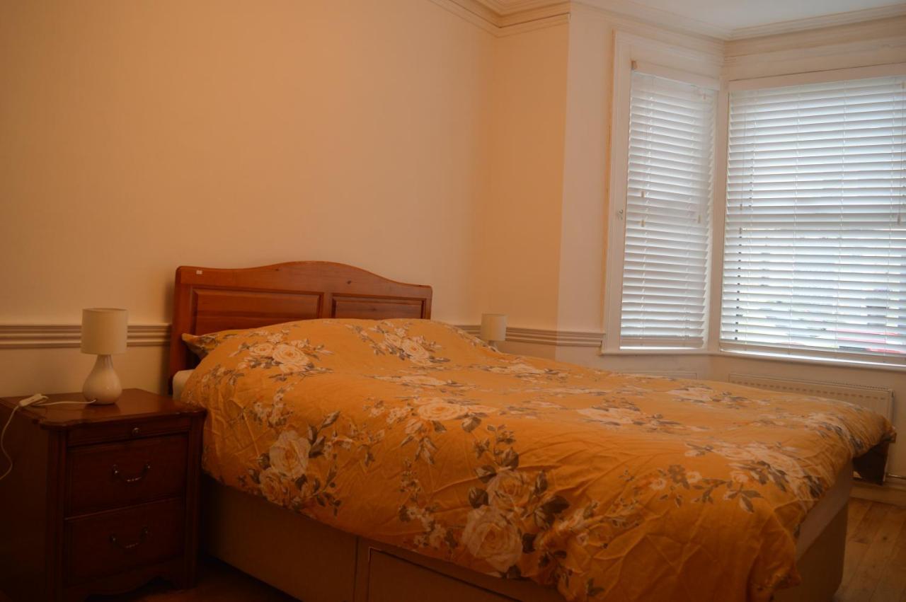 Three-Bedroom House,1180405846:JPEG